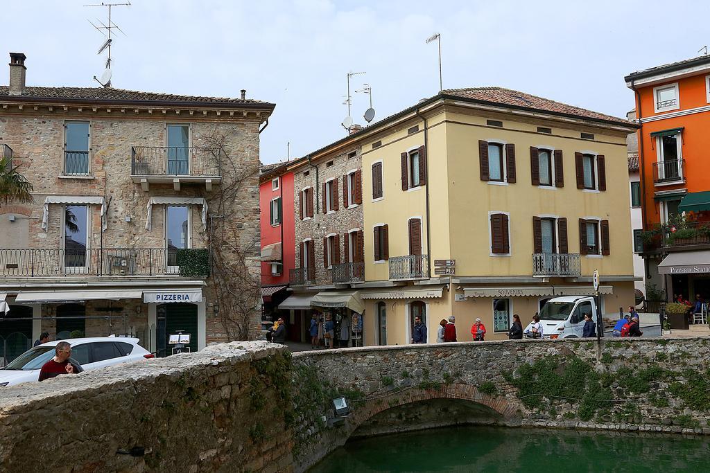 Aurora Sirmione Appartamenti Exteriör bild